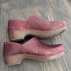 Dansko Brenna clogs, burgundy leather, man made sole, size 40 (US 9/9.5)